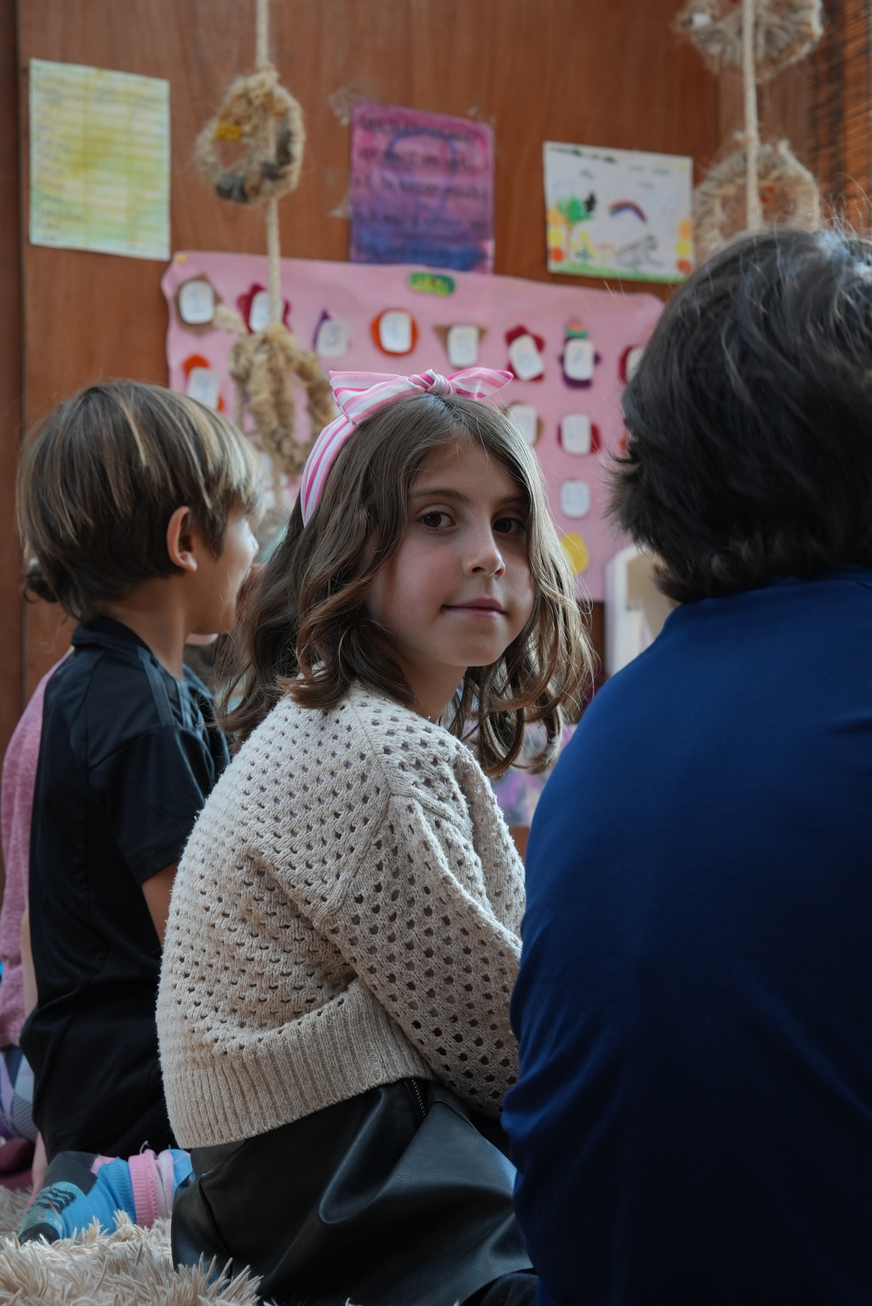 Niñas y niños en juego libre