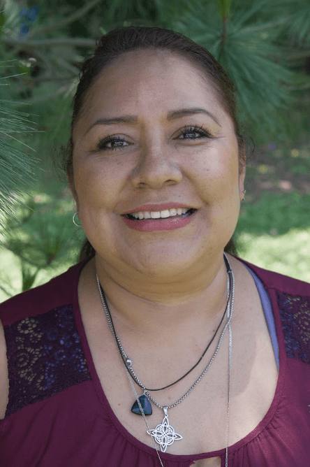 Violeta, Maestra de Lectura y Matemáticas