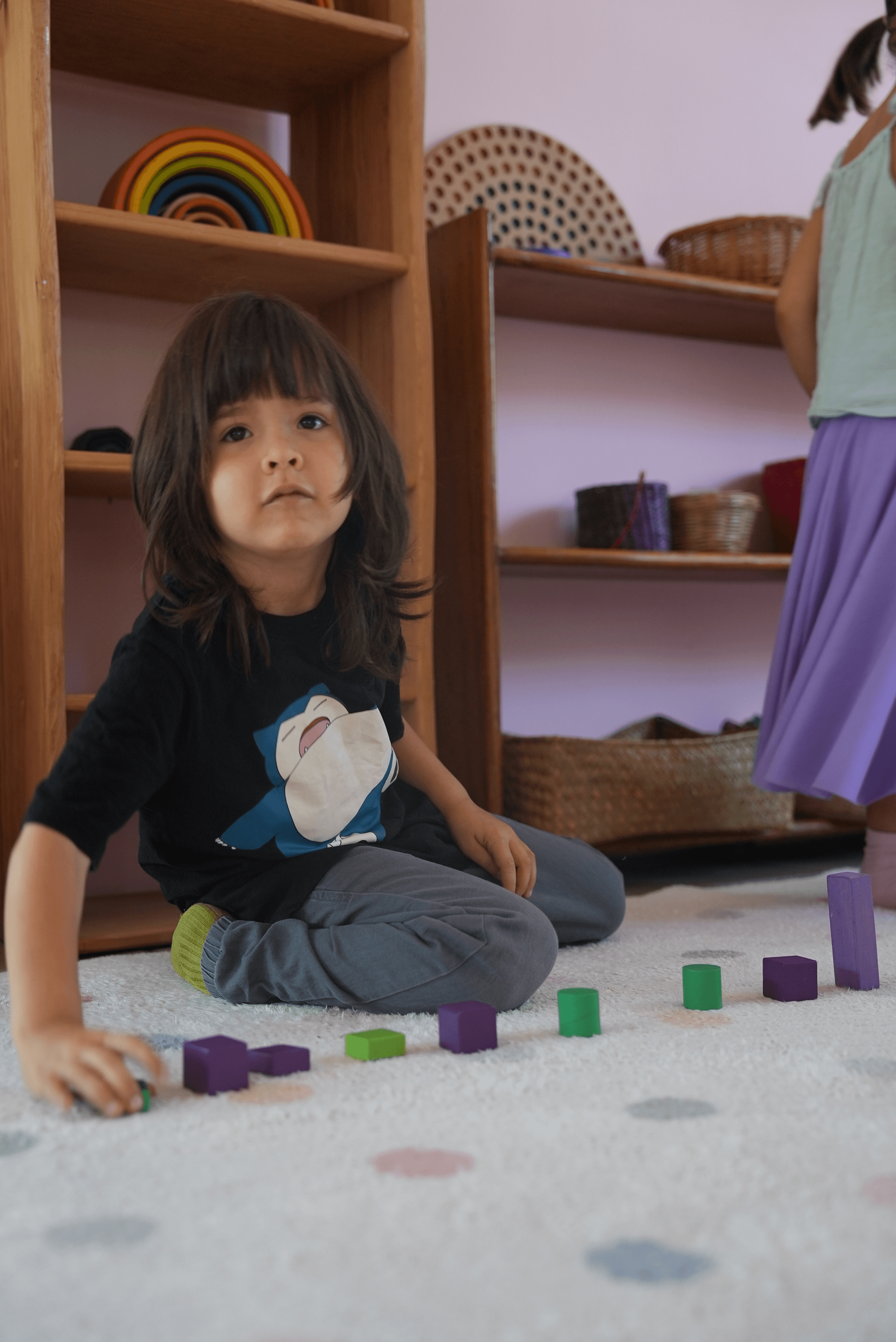 Acompañantes y niñez compartiendo un espacio de aprendizaje