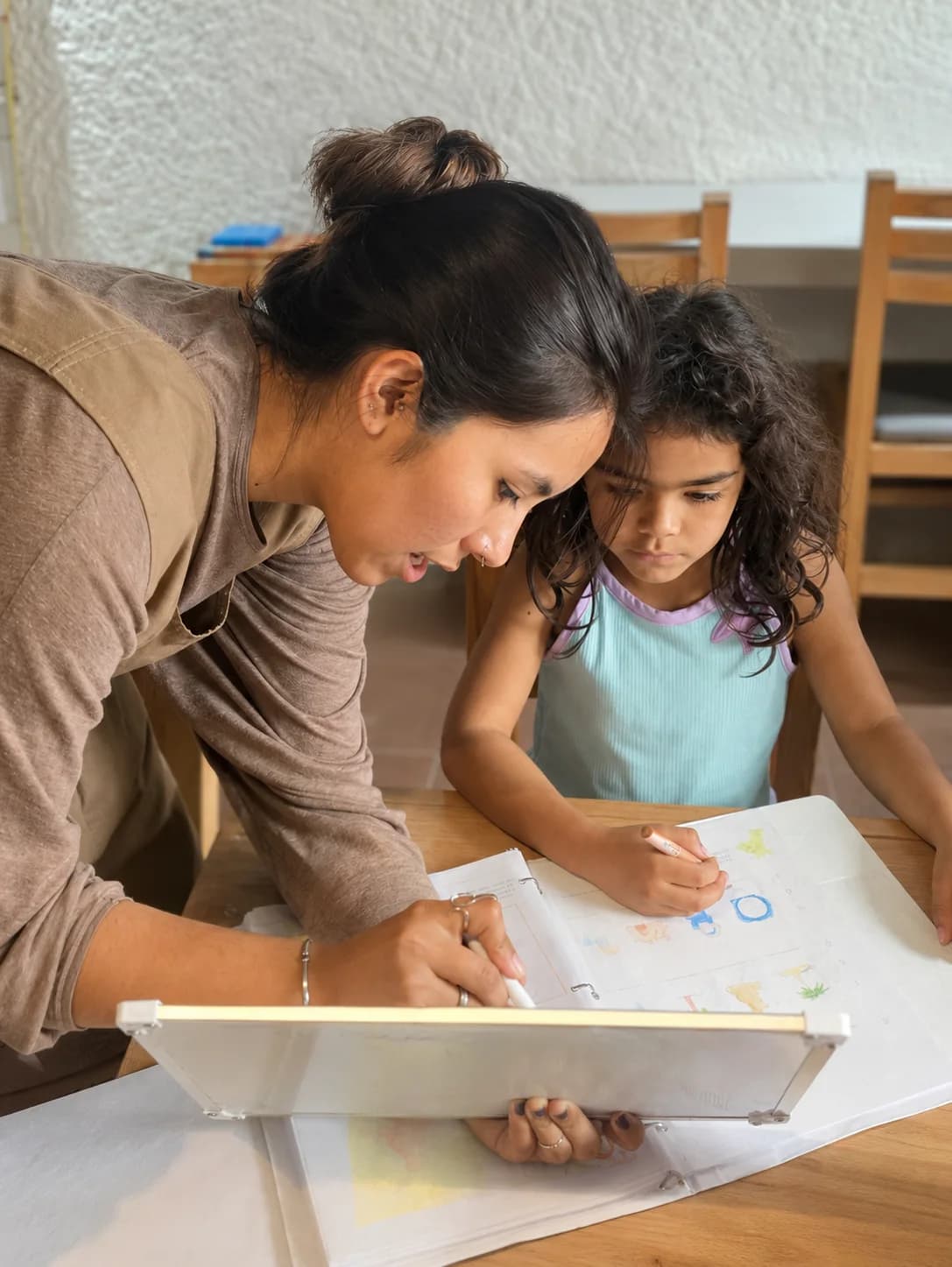 Acompañante compartiendo un proceso de aprendizaje en comunidad